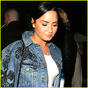 Demi Lovato Grabs Dinner with Friends in WeHo!