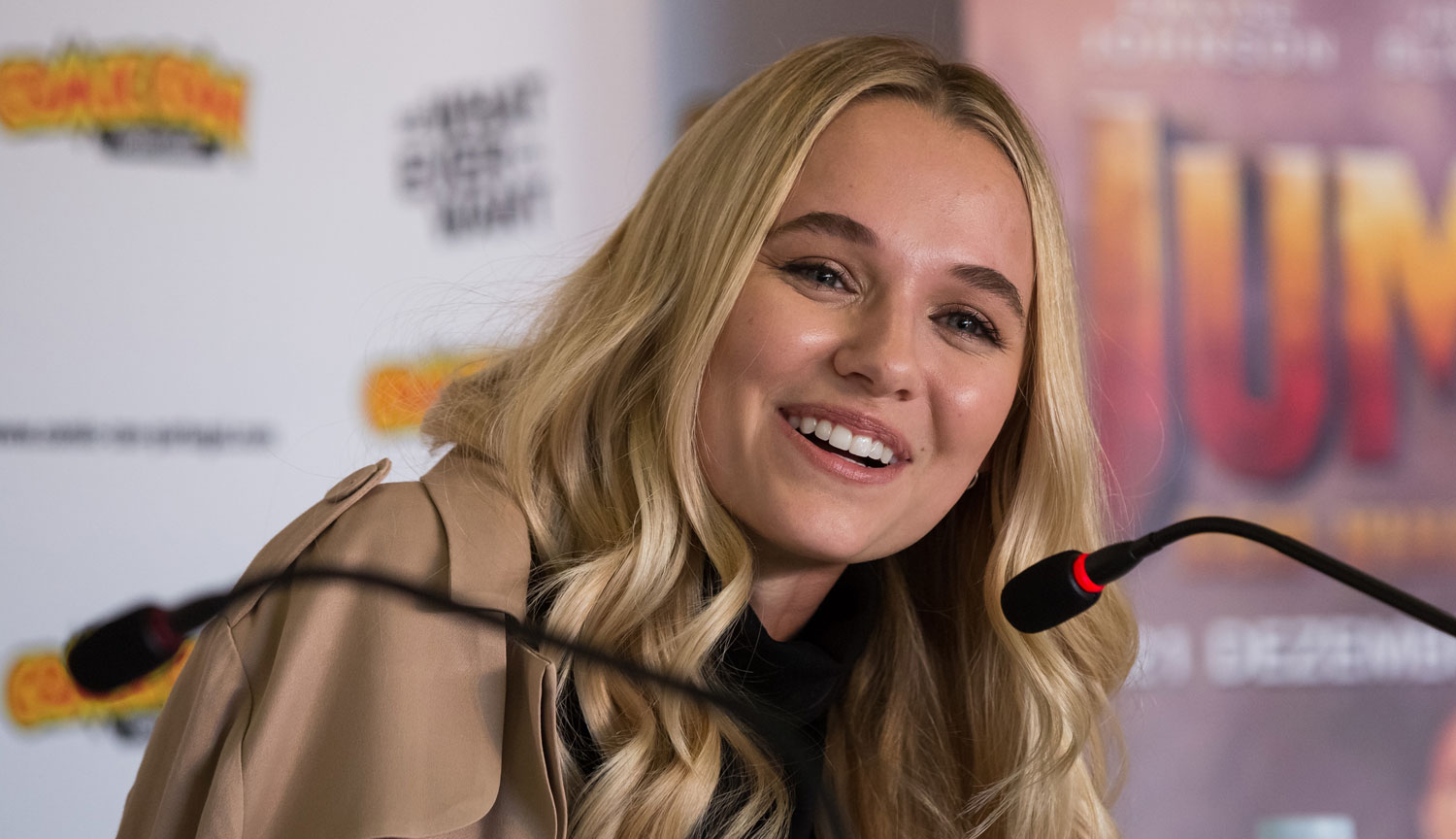 Madison Iseman Promotes ‘Jumanji’ At Comic Con Portugal! | Madison