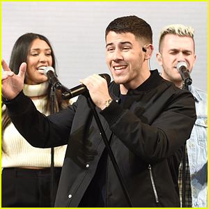 Nick Jonas Performs Surprise Concert For Fans in NYC!