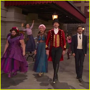 Zendaya & Zac Efron Sing In 'Greatest Showman' Live Commercial