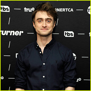 Daniel Radcliffe Looks Sharp While Talking 'Miracle Workers' at Winter TCA Press Tour 2018
