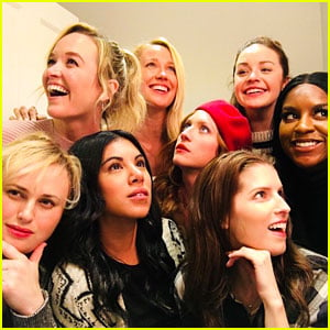 'Pitch Perfect' Bellas Are Obsessed With Each Other In Real Life