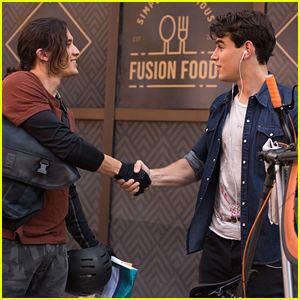 Simon Meets Future Roommate Jordan Kyle in 'Shadowhunters' Season 3 First Look!