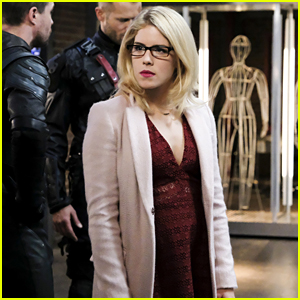 Felicity Might Just Know How To Save Star City on 'Arrow' Tonight