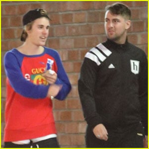 Justin Bieber Joins a Pal to Play Ping Pong!