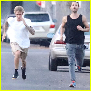 Justin Bieber Shows Off His Athletic Skills in the Street!