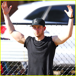 Nick Jonas Shows Off Massive Biceps in Australia!