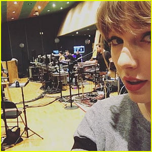Taylor Swift Snaps a Selfie During 'Reputation' Tour Rehearsals
