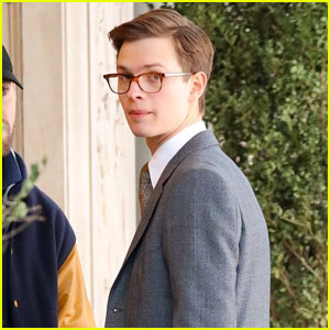 Ansel Elgort Gets to Work on 'The Goldfinch' Set