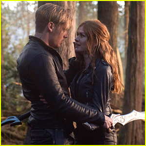 Jace & Clary Will Hopefully Have 'Happy Couple Time' in Shadowhunters Season 3