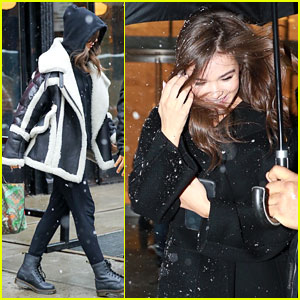 Hailee Steinfeld Bundles Up on a Snowy Day in NYC