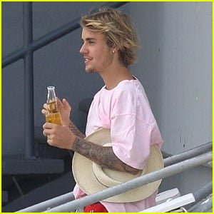 Justin Bieber Kicks Off His Weekend With a Boat Ride