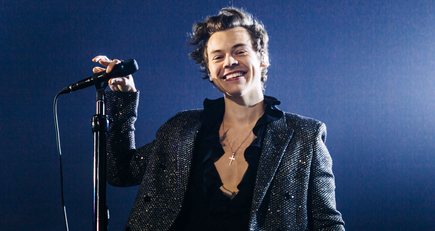 Harry Styles’ European Tour Looks Amazing in These Photos! Harry