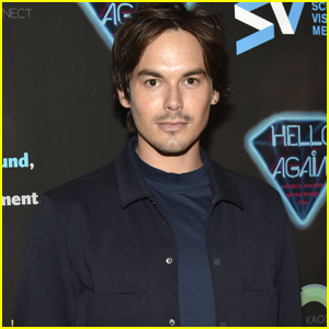 Tyler Blackburn Shares First Pic of 'Roswell' Reboot Cast