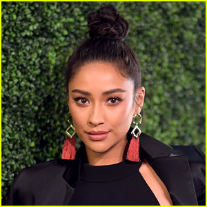 Shay Mitchell Has Perfect Clap Back to Prove Her Vacation Photos Are Real