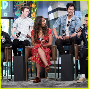 '13 Reasons Why' Cast Talks About the Unexpected Romance on the Show!