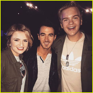 Maddie Poppe & Caleb Lee Hutchinson Had the Best Reaction to Meeting Kevin Jonas!