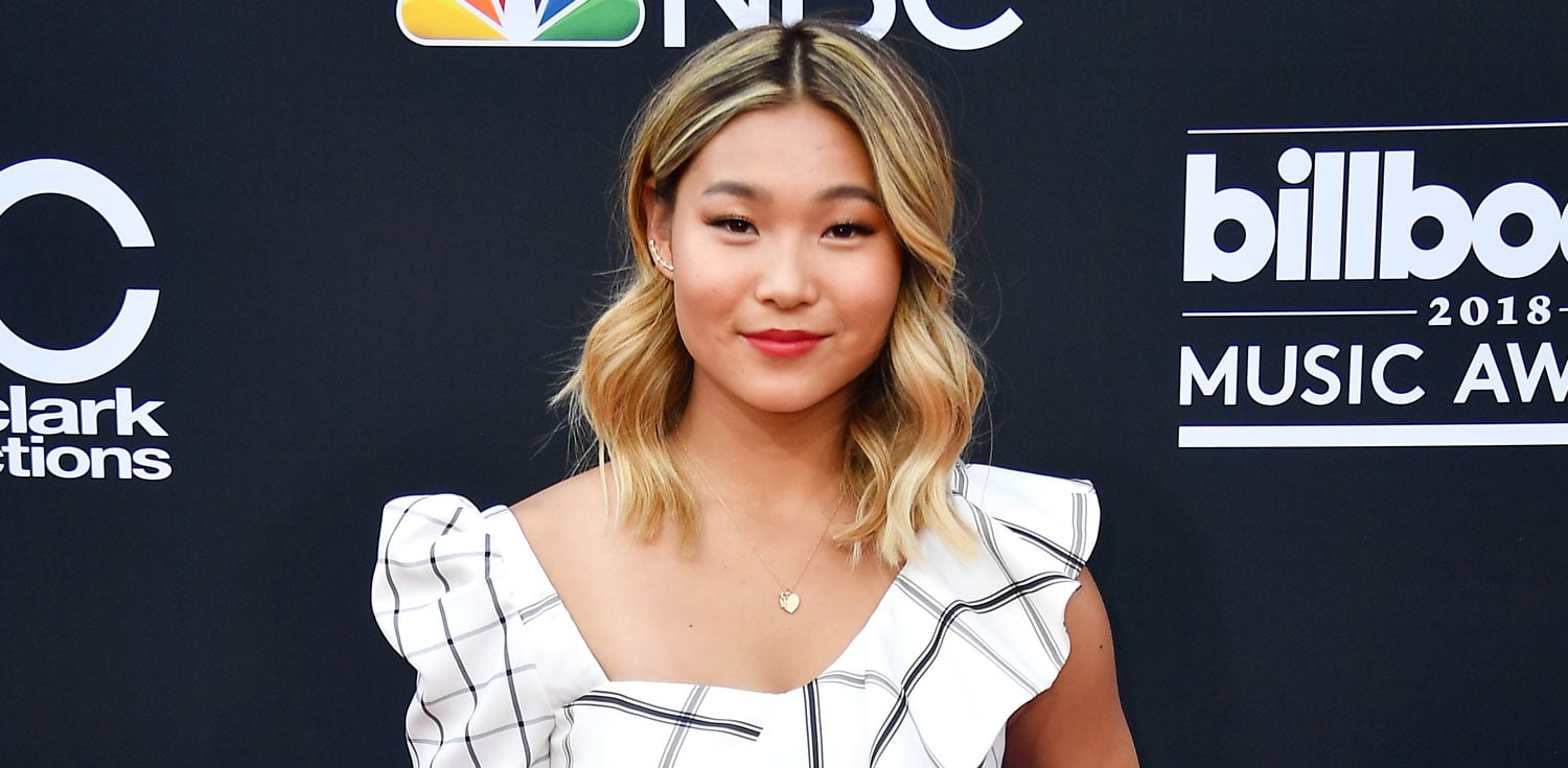 Chloe Kim Presents Award to Taylor Swift at Billboard Music Awards 2018