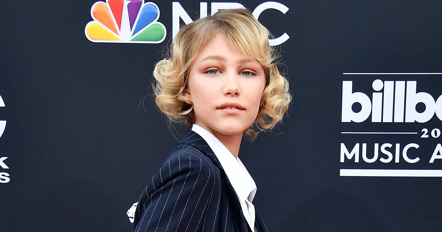 Grace VanderWaal Suits Up at Billboard Music Awards 2018