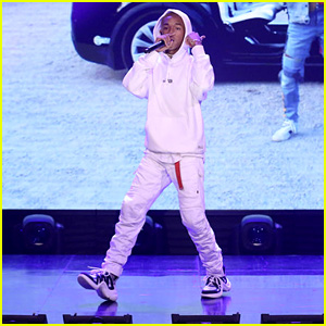 Jaden Smith Performs 'Icon' & Shows Off His Freestyle Skills - Watch!