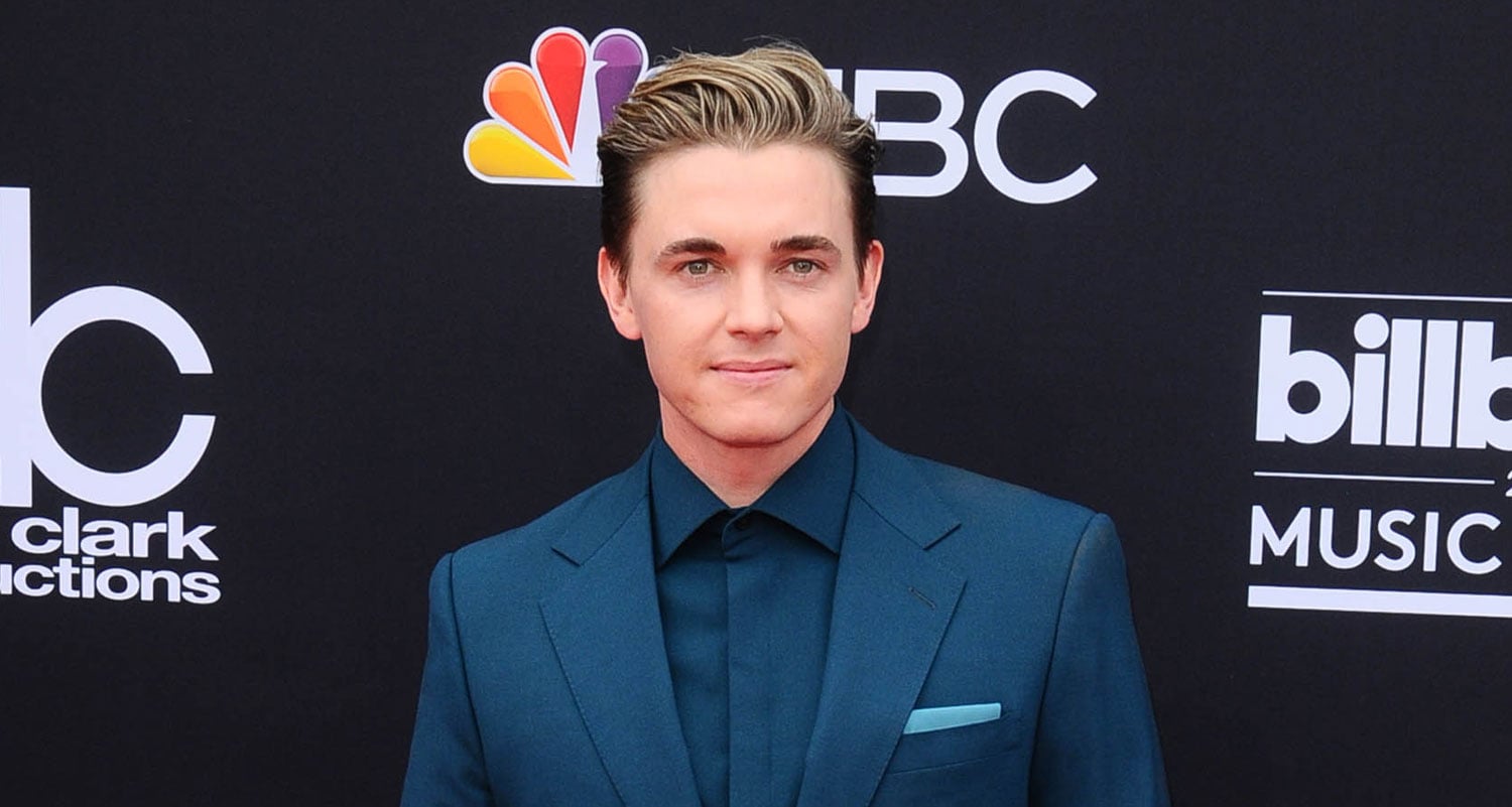 Jesse McCartney Brings Girlfriend Katie Peterson to Billboard Music Awards 2018