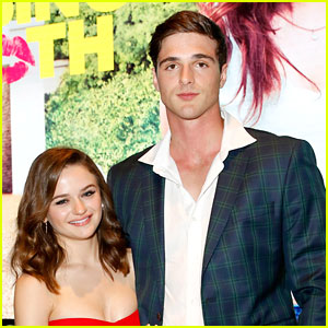 Joey King & Jacob Elordi Reenact Rule #7 From ‘The Kissing Booth ...