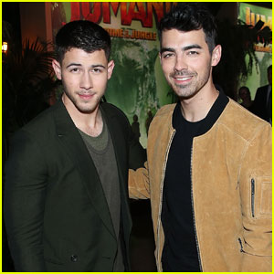 Nick & Joe Jonas Reunite For 'Lovebug' Performance - Watch Now!
