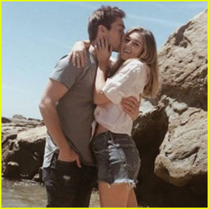 Sadie Robertson & Austin North Couple Up For Cute Beach Date!