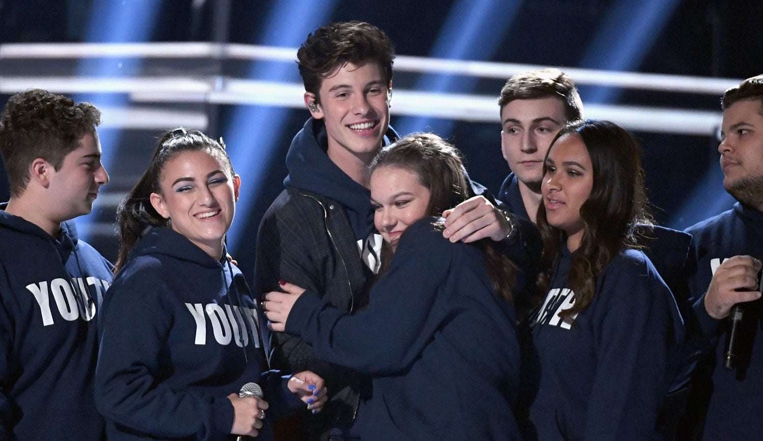 Shawn Mendes Performs with Show Choir from MSD High School at BBMAs 2018 (Video)