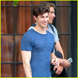 Shawn Mendes Sports a Big Smile Seeing Fans in NYC!