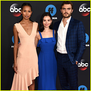 Alex Roe, Eline Powell & 'Siren' Cast Check Out The Mermaid Museum