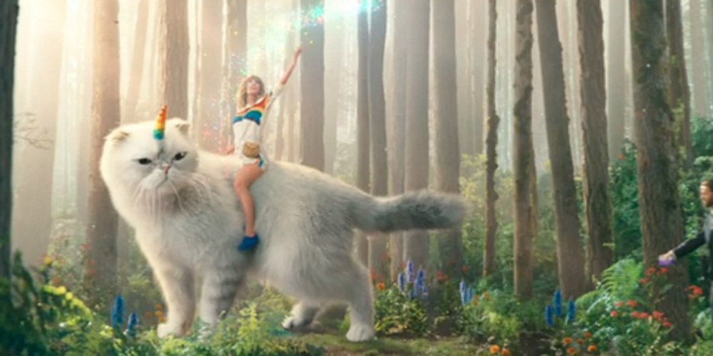 Taylor Swift & Her Cat Olivia Star in Funny Commercial for DirecTV Now(00)