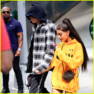 Ariana Grande & Fiance Pete Davidson Holds Hands While Enjoying Their Lollipops