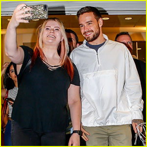 Liam Payne Snaps Selfies With Fans After Arriving in NYC!
