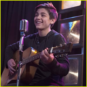Asher Angel Will Make You Swoon With 'Being Around You' Performance From 'Andi Mack' - Watch Now!