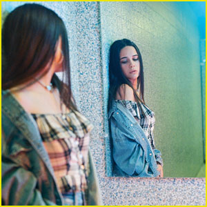 Bea Miller Joins American Eagle Ne(X)t Level Fall Jeans Campaign!