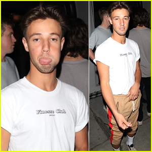 Cameron Dallas Has Some Fun With Photographers at Dinner!