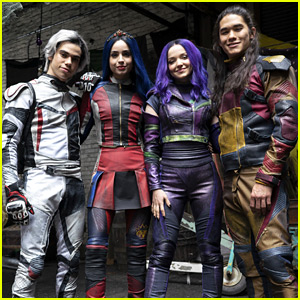 Dove Cameron & Sofia Carson's Texts About 'Descendants 3' Wrapping Up Will Give You Major Feelings