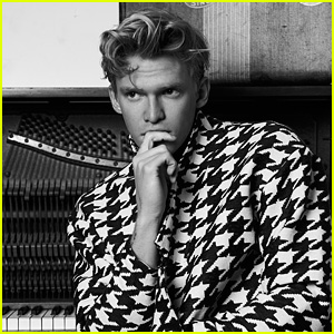 Watch Cody Simpson's Music Video for 'Don't Let Me Go'