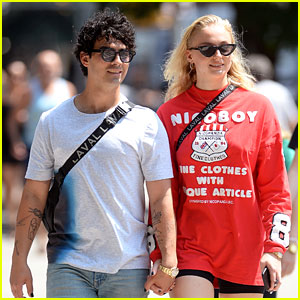 Joe Jonas Borrows Photographer's Razor Scooter While Out With Sophie Turner!