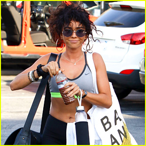 Sarah Hyland Is All Smiles While Strolling to the Gym!