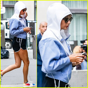 Taylor Swift Stays in Shape With a Mid-Week Workout!