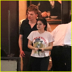 Ariel Winter & BF Levi Meaden Enjoy a Romantic Dinner Together With Friends!