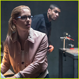 Felicity Finds Her Own Way To Take Down Diaz on 'Arrow' Tonight