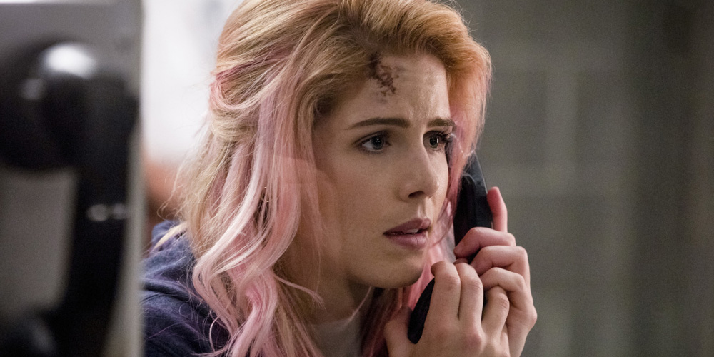 Felicity Smoak Isnt Felicity Smoak Anymore On ‘arrows Season 7 Premiere Arrow Emily Bett 8728