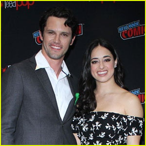 Jeanine Mason & Nathan Parsons Bring 'Roswell, New Mexico' To New York Comic-Con