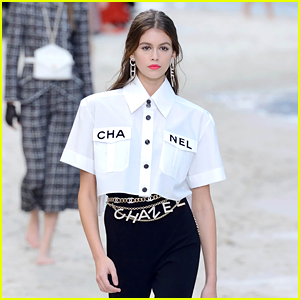Kaia Gerber Stuns on the Runway at the Chanel Show in Paris!