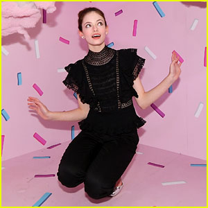 Mackenzie Foy Gets Caught in a Sprinkle Storm at 'Nutcracker & the Four Realms' Pop-Up!