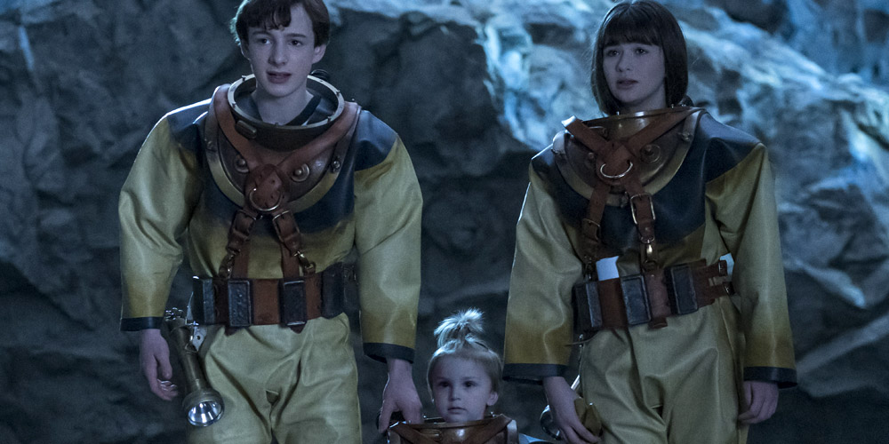 Netflix Unveils First Pics From ‘Series of Unfortunate Events’ Season 3!