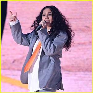 Alessia Cara Wore Another Suit To MTV EMAs This Weekend & Shut Down A Hater Who Said It Was 'Getting Old'
